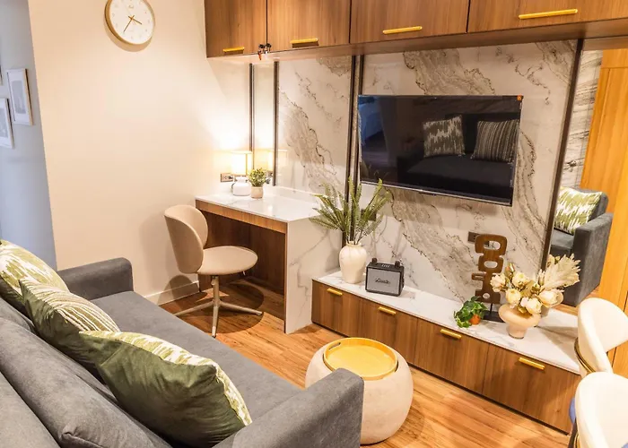 Cozy 2br Free Parking, Free Pool & Self Check In Aparthotel