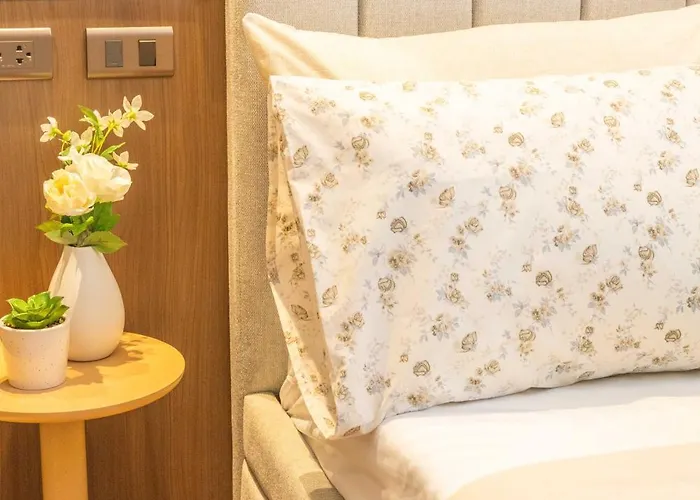 Aparthotel Cozy 2br Free Parking, Free Pool & Self Check In