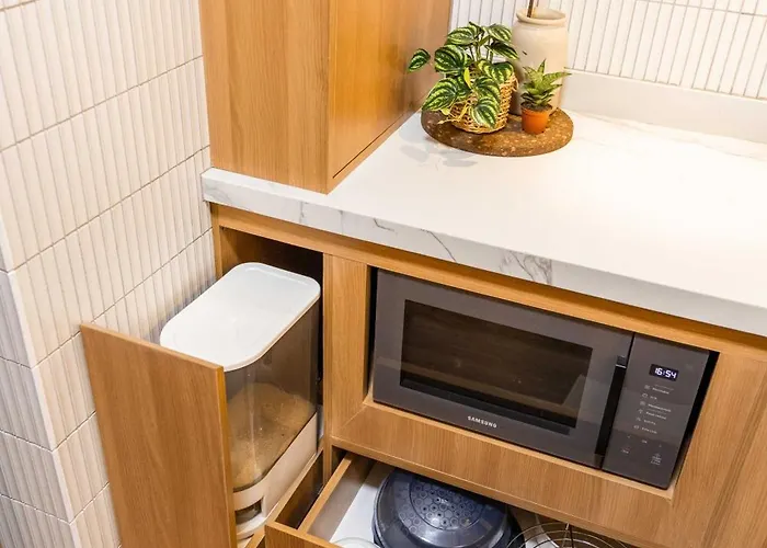 Aparthotel Cozy 2br Free Parking, Free Pool & Self Check In