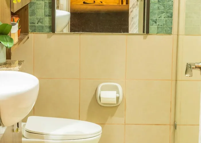 Cozy 2br Free Parking, Free Pool & Self Check In 4*