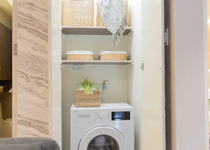 Aparthotel Cozy 2br Free Parking, Free Pool & Self Check In