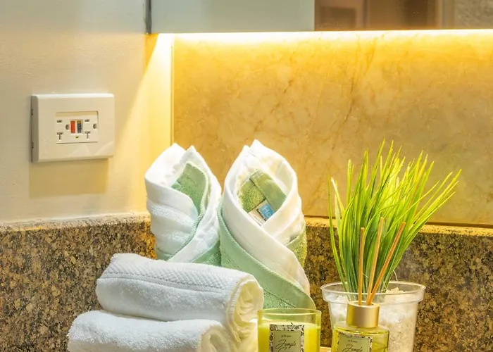 Aparthotel Cozy 2br Free Parking, Free Pool & Self Check In 4*