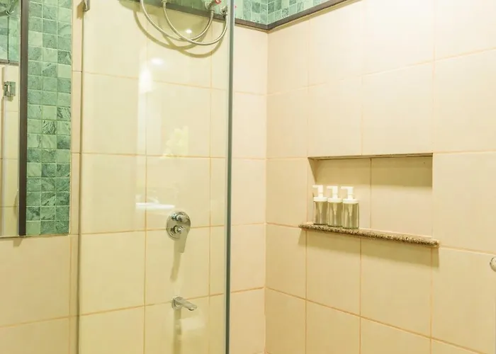 Aparthotel Cozy 2br Free Parking, Free Pool & Self Check In 4*
