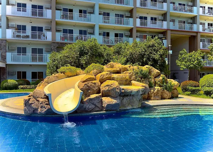 Aparthotel Cozy 2br Free Parking, Free Pool & Self Check In